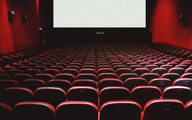 یک پخش‌کننده سینما مطرح کرد سینمادارها از فروش ۷۰۰ میلیونی پخش فوتبال سهم صاحبان فیلم‌ها را بدهند