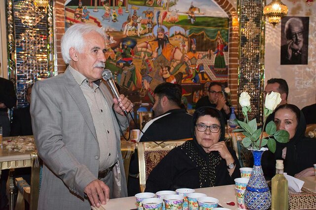 یک هنرمند خوشنویس در گفت‌وگو با ایسنا: جوان‌ها می‌خواهند یک شبه پیکاسو شوند